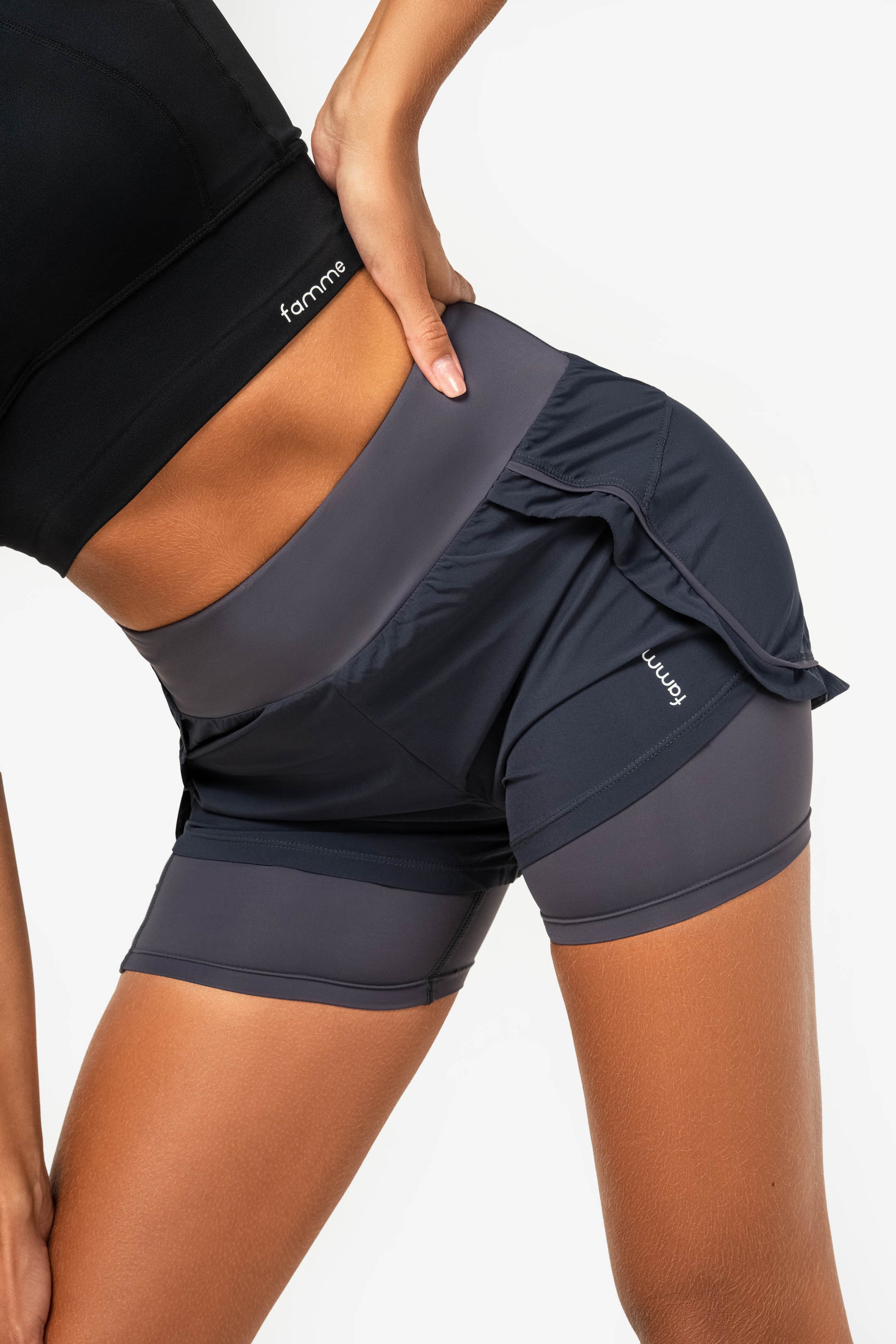Dark Grey Pace Running Shorts - for dame - Famme - Shorts