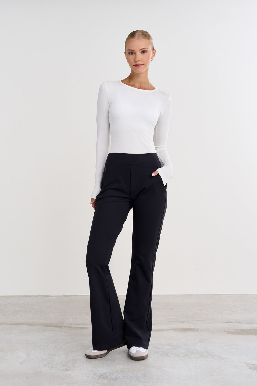 Tailored Bootcut Pants - for dame - Famme - Pants